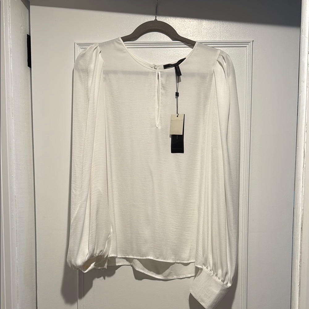 Elegant White Blouse by [Brand]